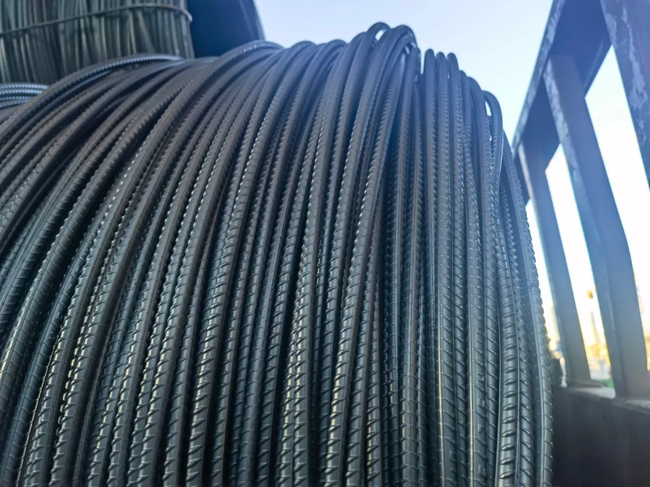 Acero de bajo precio Rebar Acero de carbono deformado reforzado de alta calidad Fabricado en Originales de fábrica de acero Precio Rebar