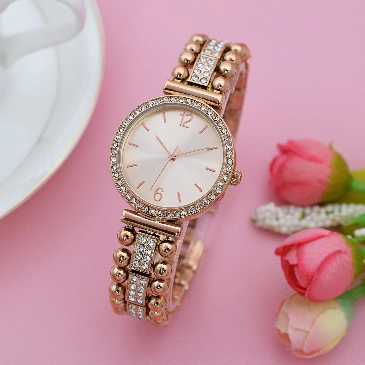 Relógios de alta qualidade Brand Watch para mulher Metal Lady Relógios Alloy Quartz Esteja atento à promoção de ofertas