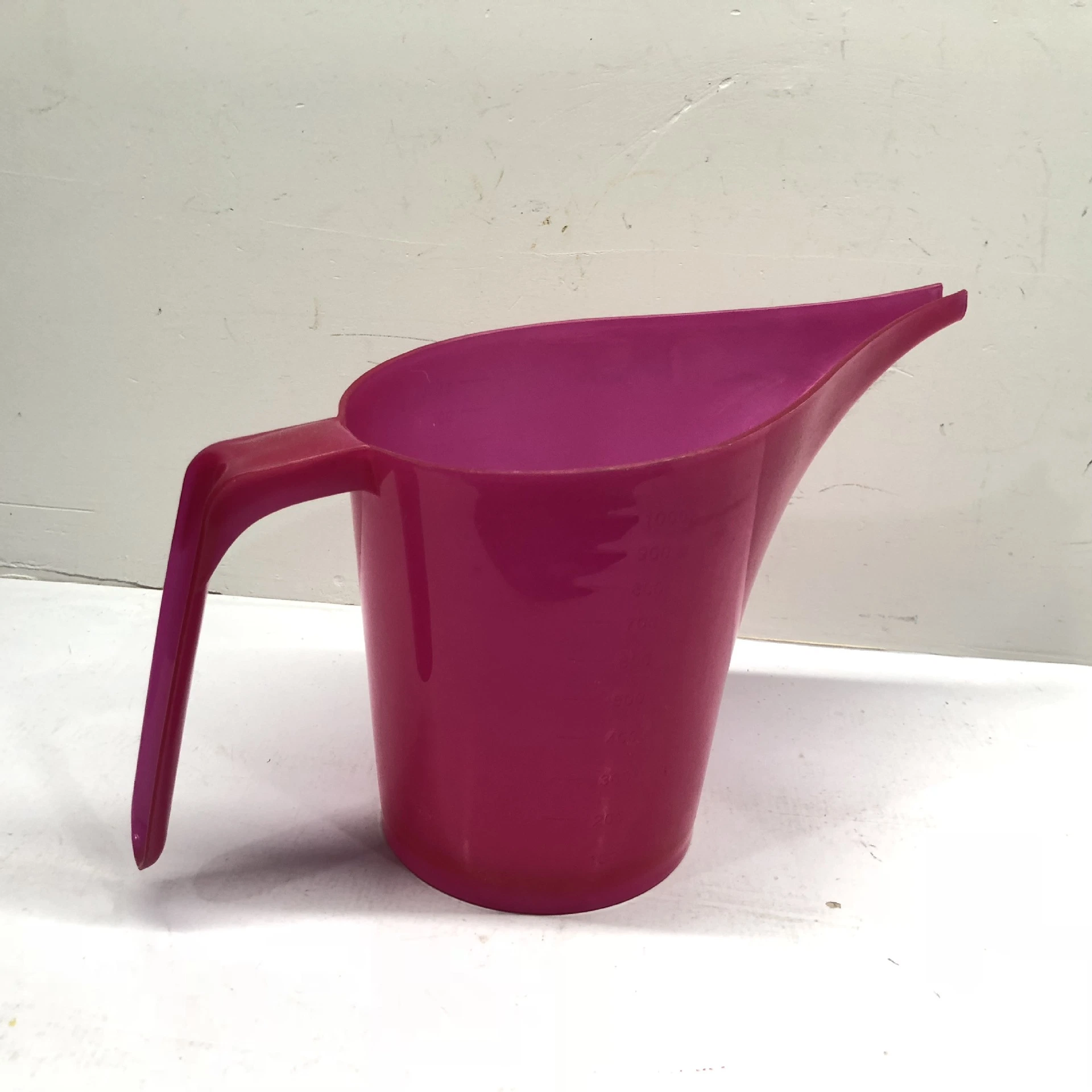 Goldenwell 1000ml Plastique PP versant Pitcher avec les mesures d'entonnoir