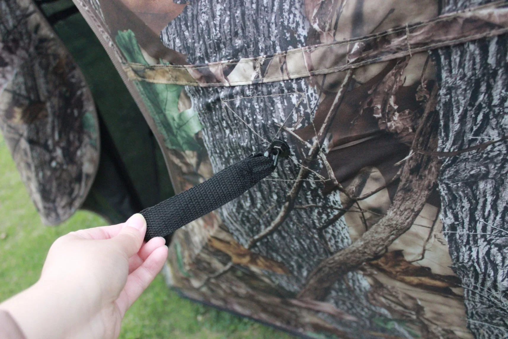 Dandelion Outdoors Hunting Black-Backed Camo Prevue Ground Blind Tent