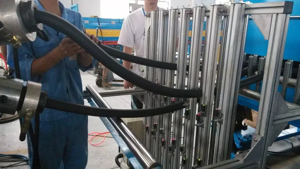 Aire acondicionado Tubo de aislamiento y hoja de extrusión de la máquina de vulcanización