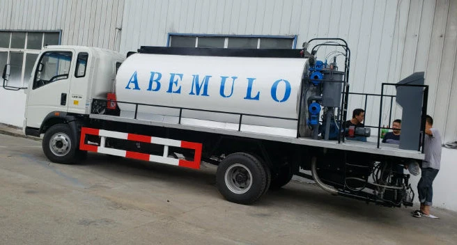 HOWO Light Intelligent Asphalt Distributor Truck Spraying Nozzlestank 4000liters 5000liters Insulated Spray Bitumen 4-6 Meters