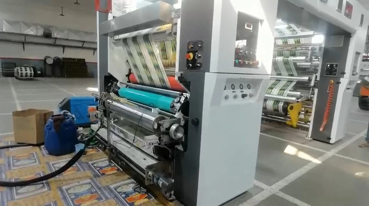 Jingdong Lamination Wrf1350 Machine de laminage sans solvant Machine de laminage à froid électronique Machine d'emballage d'enveloppement de profil Machine de laminage de sac tissé