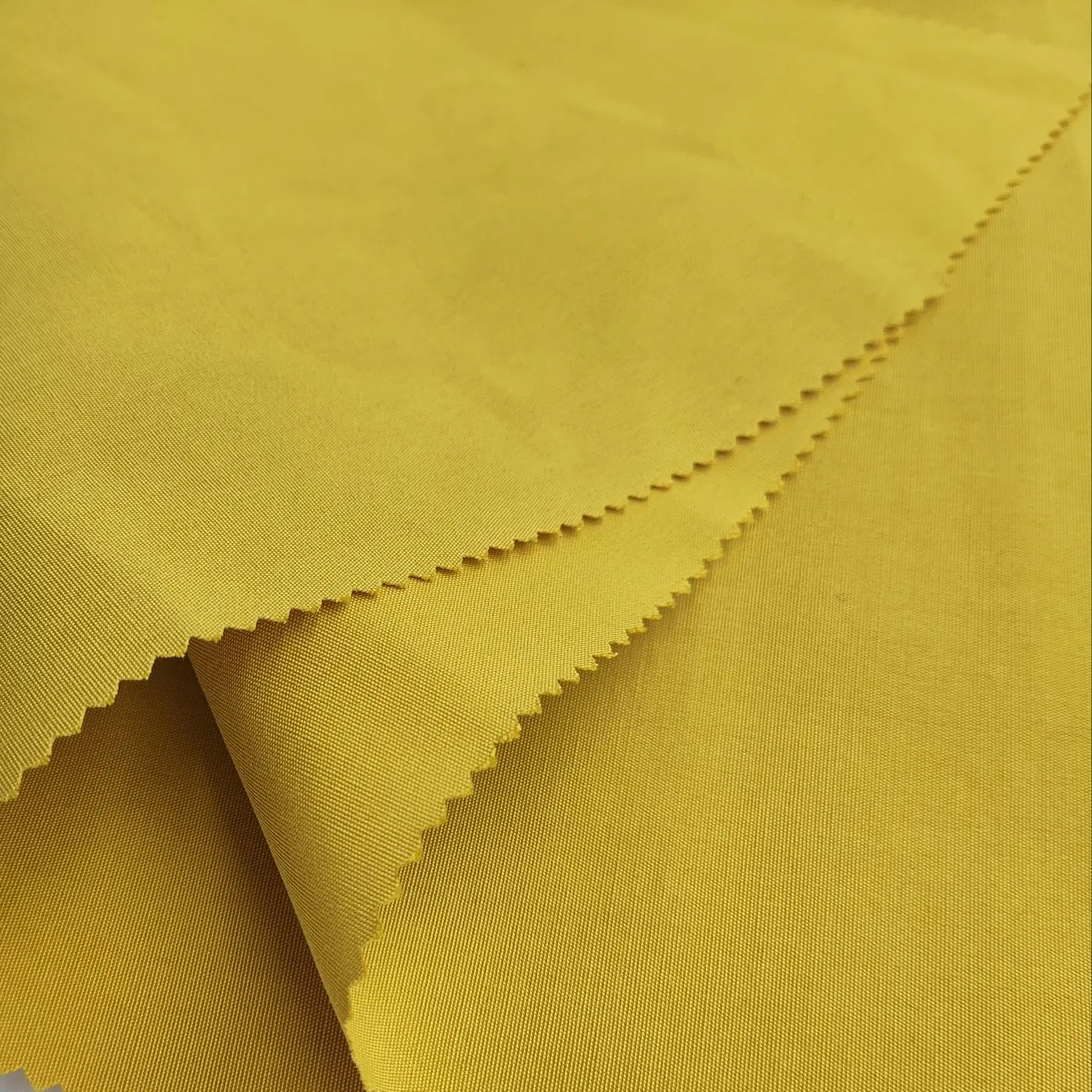 El tejido de alta Perfpormance 100% poliéster 150d el hilo con W/R para bolsas de tela