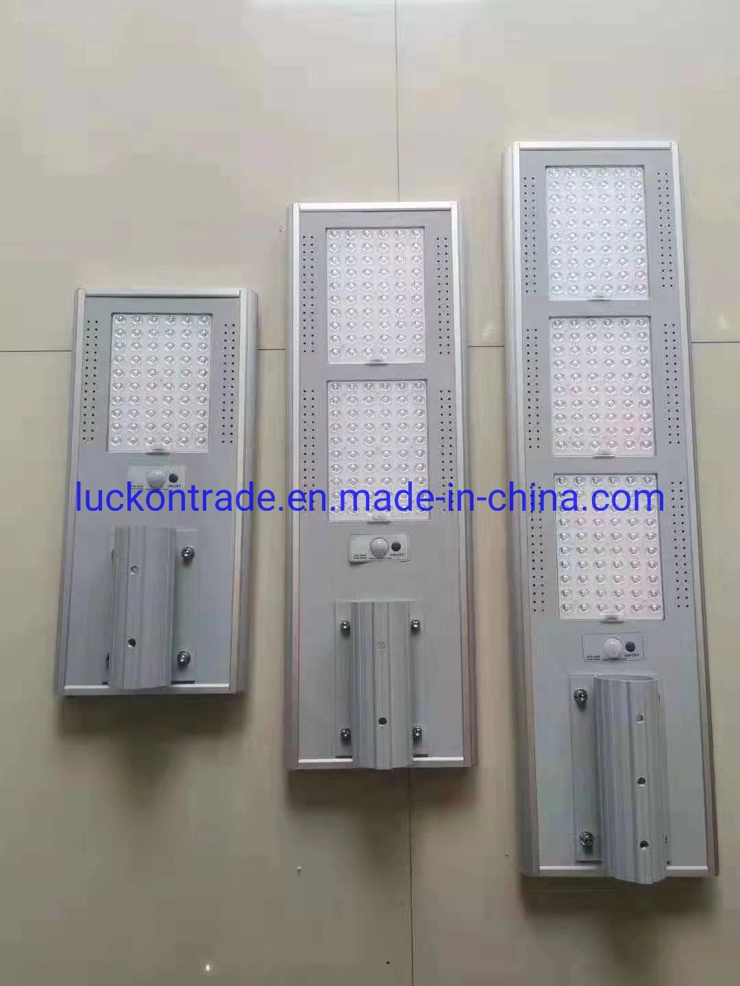 China Produtos/fornecedores. Luz de Rua Solar de LED com bateria de lítio DC 12/24V 30W 40W 50W em um único sistema integrado