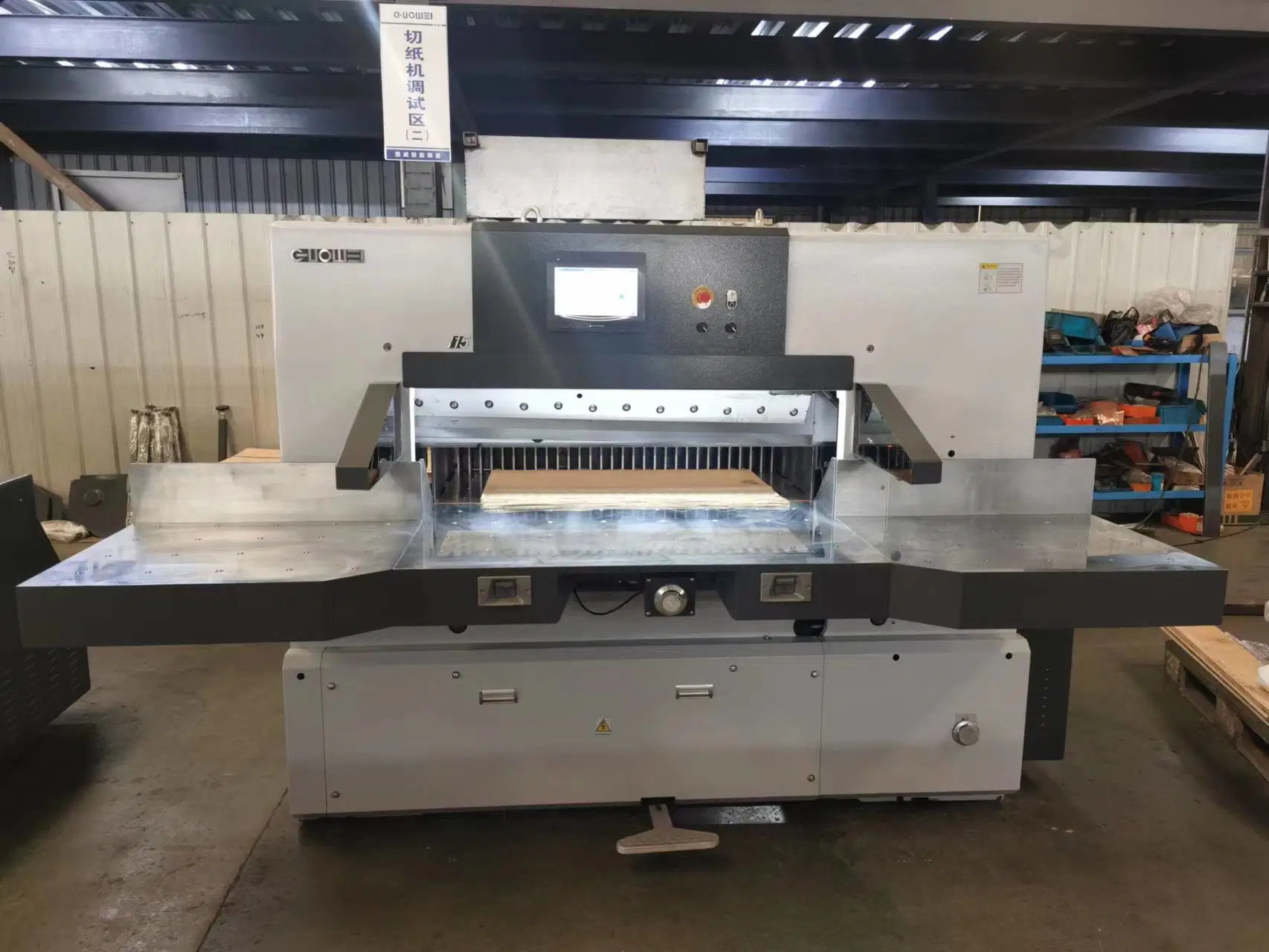 Hydraulic Caradboard Paperboard Cutting Machine Program Control Paper Cutter (115K)

Machine de découpe hydraulique de carton et de papier carton Program Control Paper Cutter (115K)