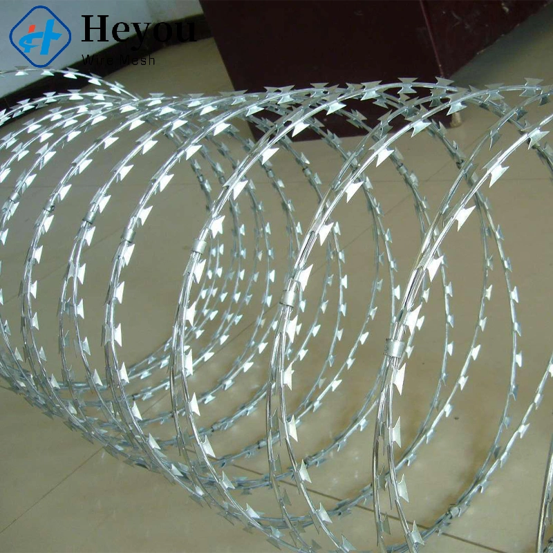 China Export Aço inoxidável / imersão a quente galvanizou concertina Razor Spiral Cross Preço do fio de lâmina para vedação