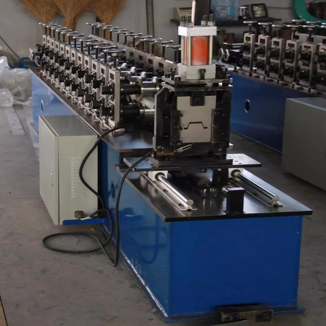 Automatic Hydraulic Cutting Omega Profiles Steel Framing Machine/Cold Forming Equipment Chinese Manufacture