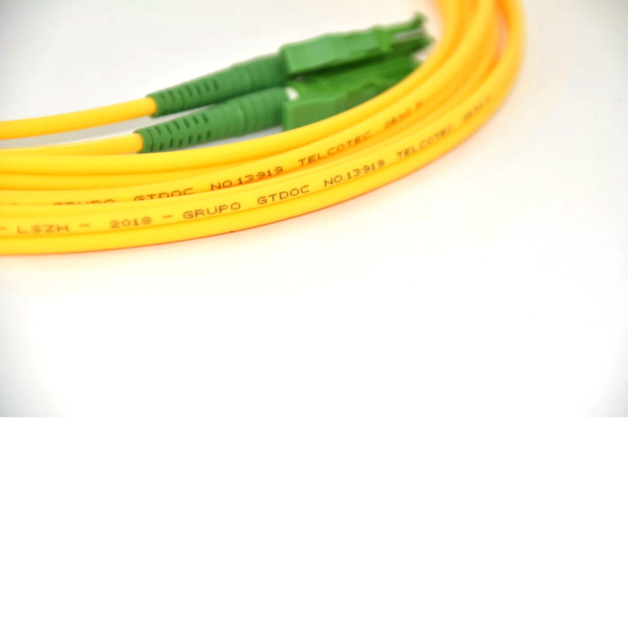 E2000/APC-E2000/APC cable de conexión de fibra de caída dúplex de modo único de alta calidad E2000 cable de fibra