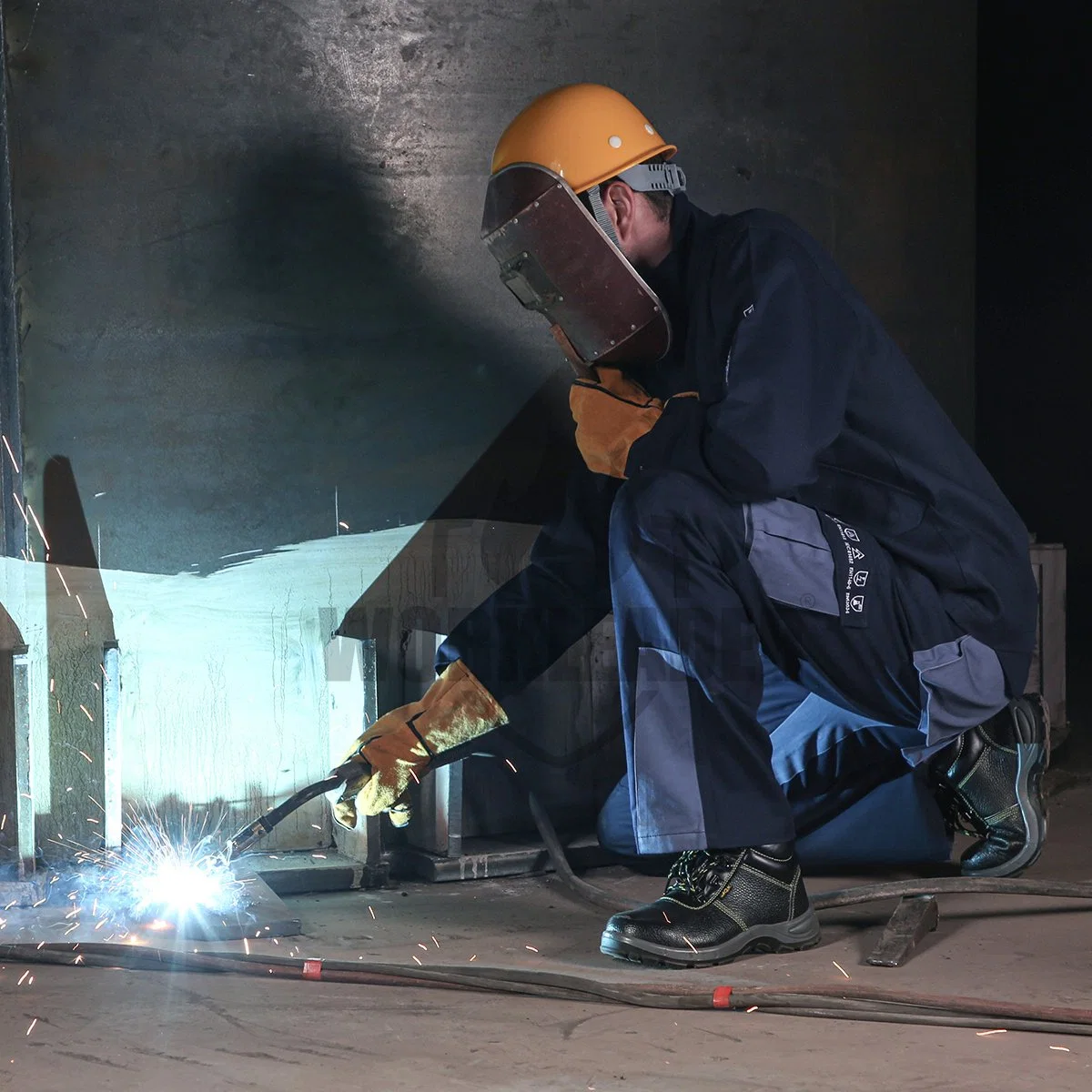 Flame Retardant Workwear Suits for Mining Industry