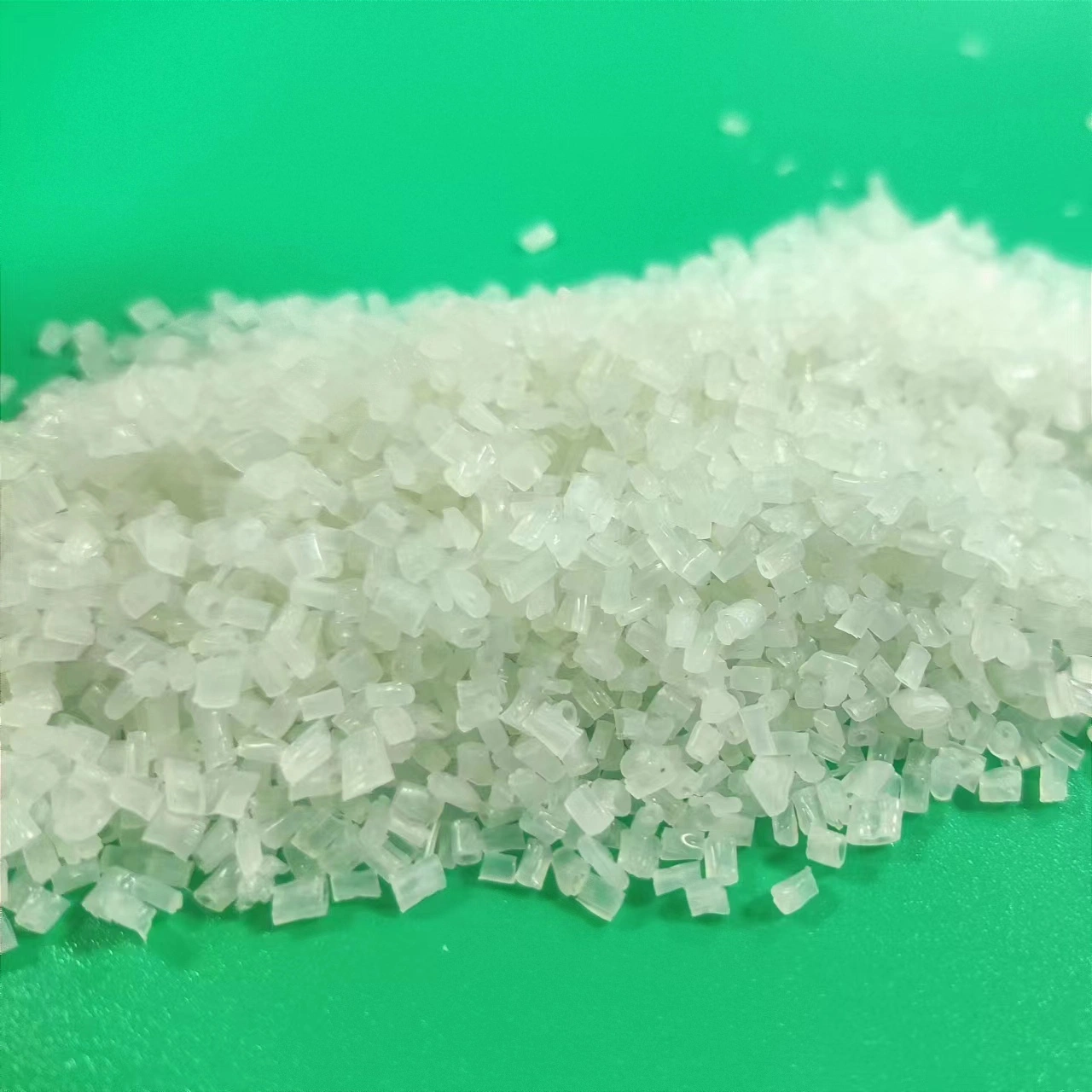 Nylon Elastomer Raw Material PA12 Granules with Good Hot Welding Good Compatibility Easy to Form Plastic Material