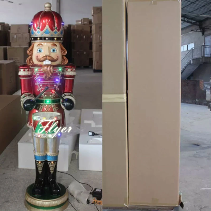 Customized High quality/High cost performance  Resin Nutcracker Soldier Statue Large Fiberglass Nutcracker Sculpture Christmas Decoration