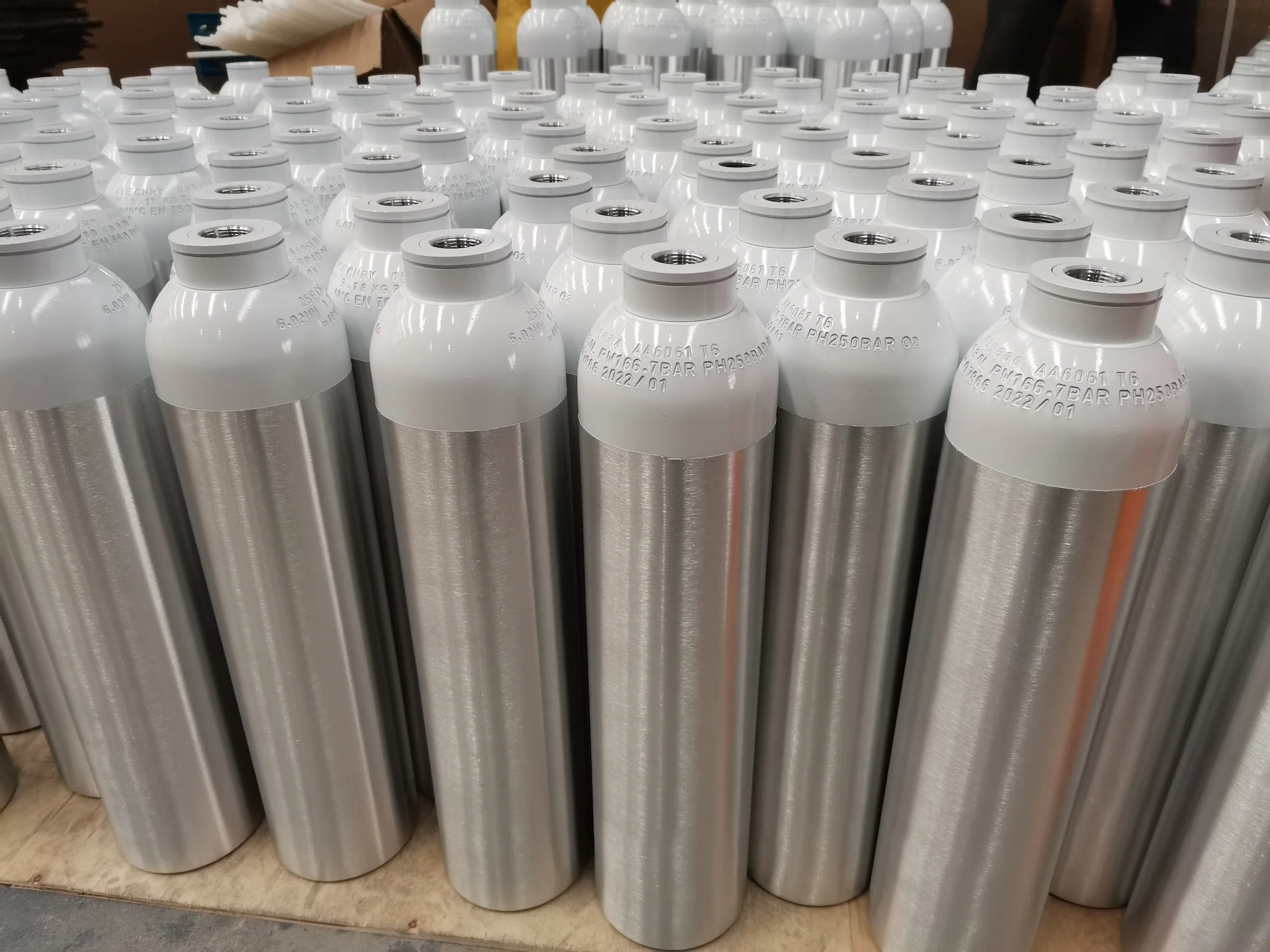 Aluminum Alloy Material with Polishing 5L 10L CO2/Oxygen/Gas Cylinder ISO7866