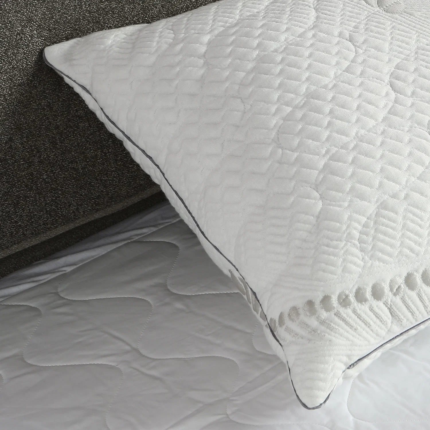 Customized Hotel White 100% Polyester Airmesh Jacqua Exquisite Appearance Shredded Latex Pillow for Adults