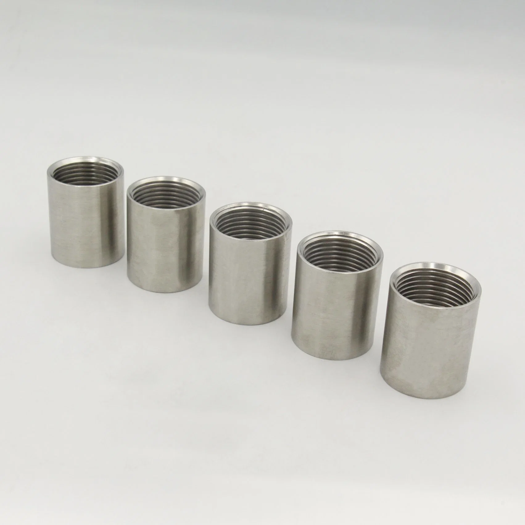 Stainless Steel Sanitary Female Threaded Pipe Fittings Socket Banded for Water