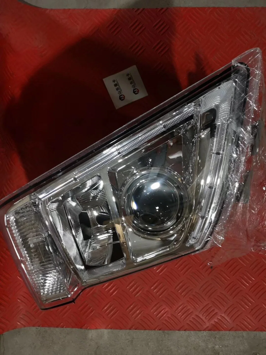 Sinotruk Head Light Left /Right Wg9719720105/Wg9719720106 Sinotruk Shacman Foton FAW Truck Spare Parts Auto Accessory Replacement Parts OEM