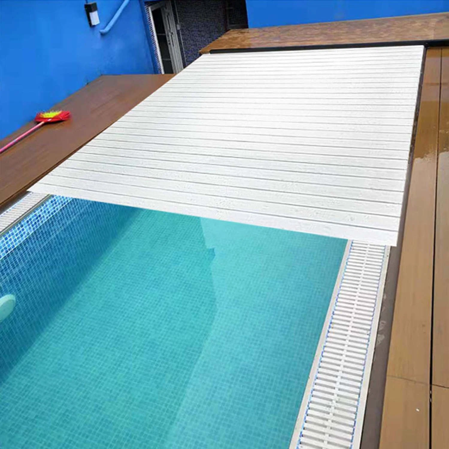 Couverture de piscine automatique en alliage d'aluminium