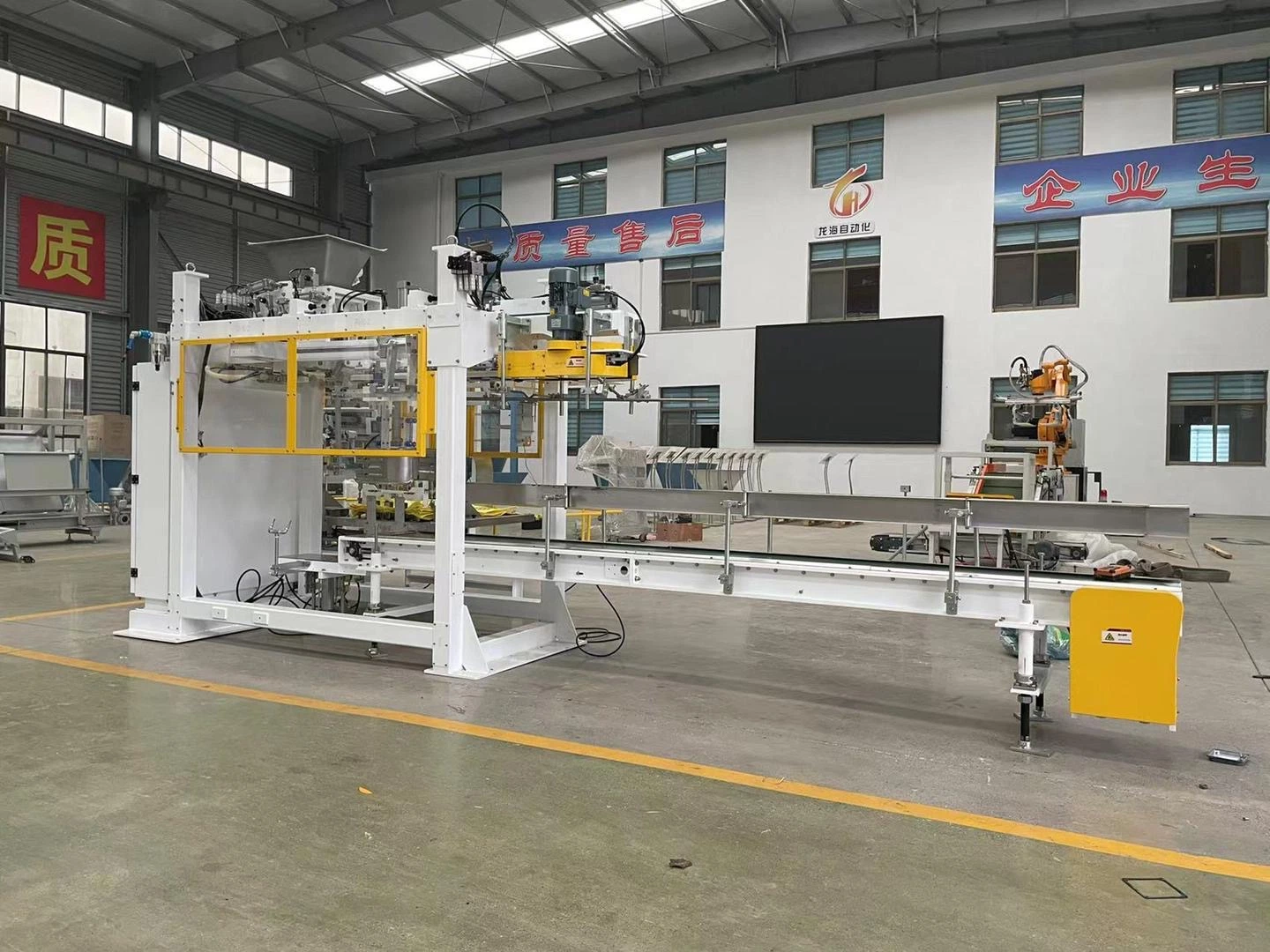 Fully Automatic Carton Box Packing Machine High Efficiency Carton Packaging Machine Hardware Carton Package Machine