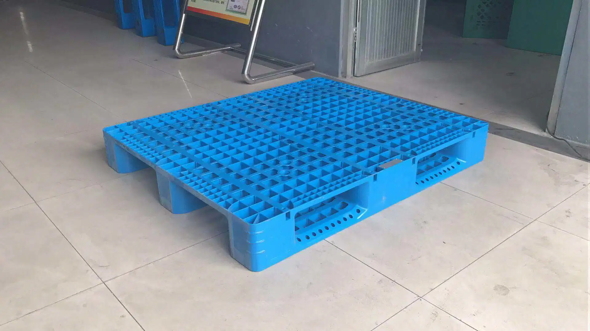 1200X1000 almacenamiento de almacén Utilice 3 corredores Tipo Rack able Anti-Slip Palet plástico HDPE