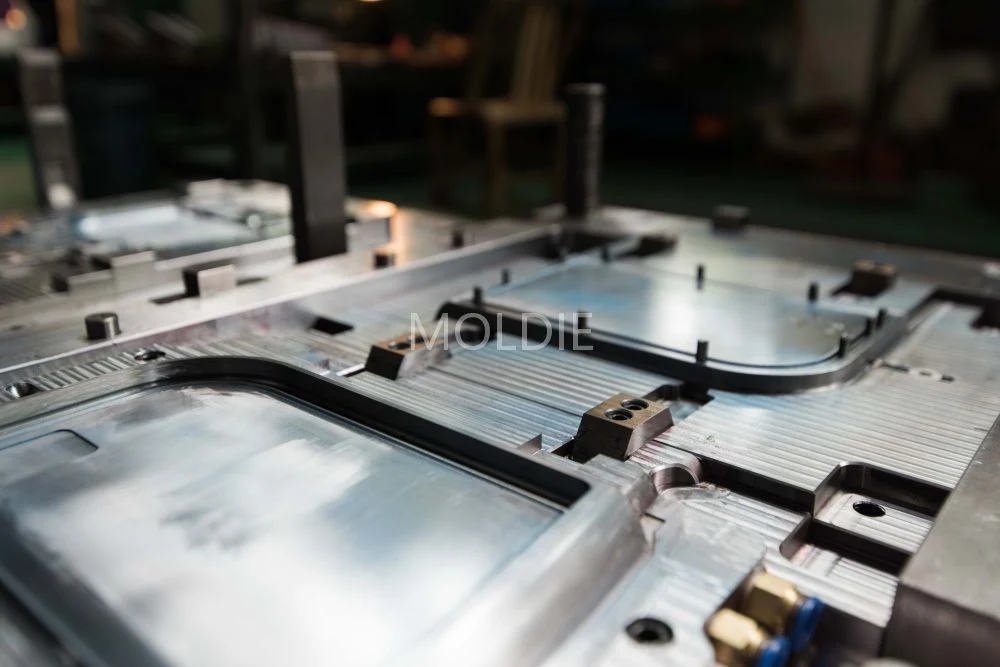 Customized/Designing Plastic Injection Hardware Tools Mold