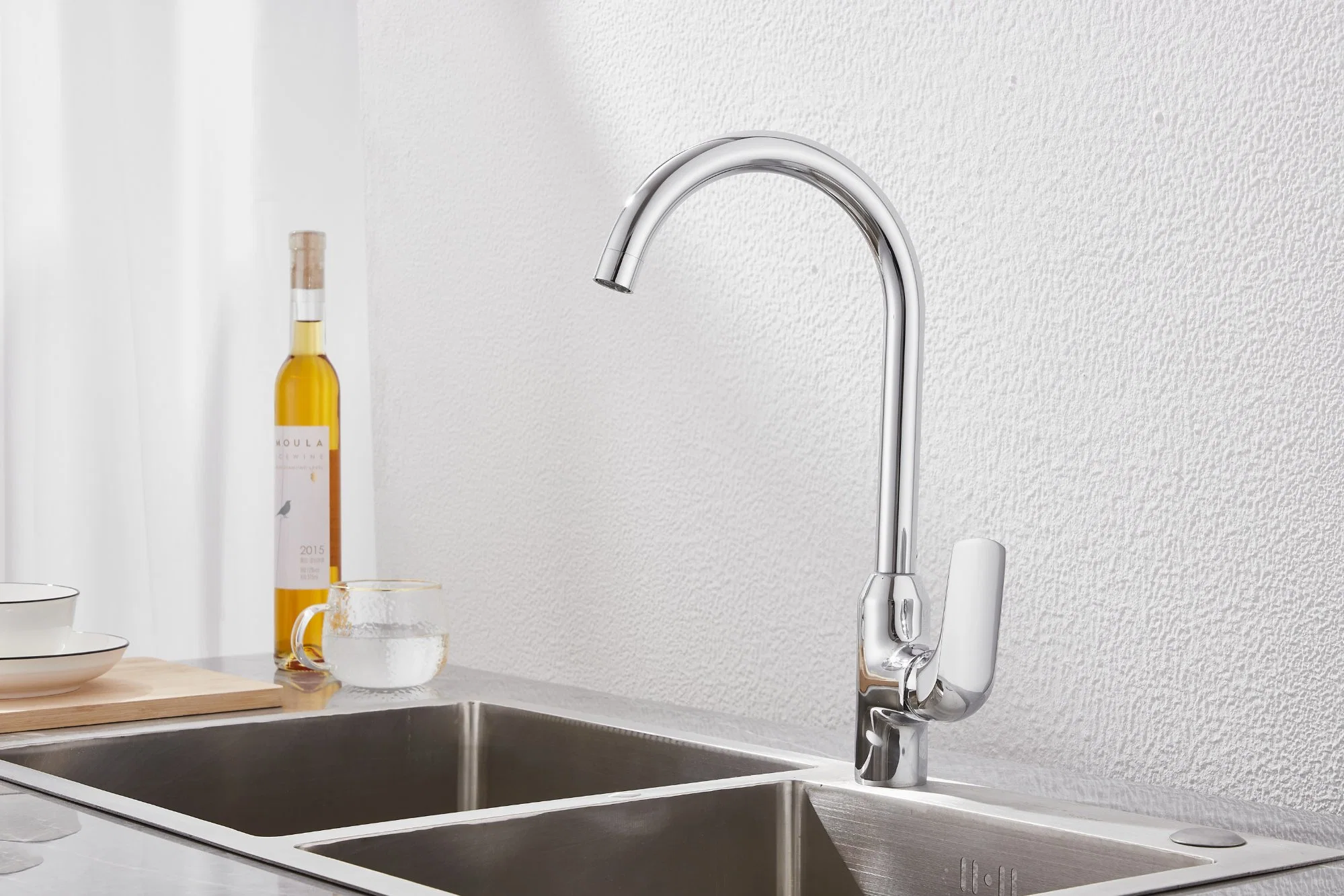 El diseño contemporáneo Huadiao Cocina de lujo grifo mezclador de lavabo Grifo de latón Grifo de agua caliente Accesorios de cocina