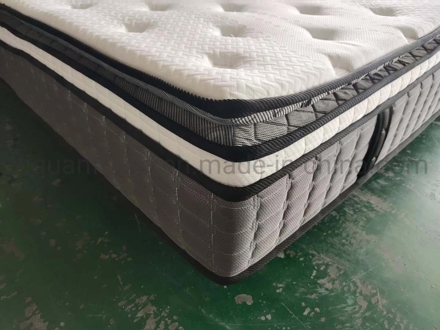 Luxury 14inch/35cm Firm Spring Mattress Vacuum Compressed Mattress in Wooden Pallet