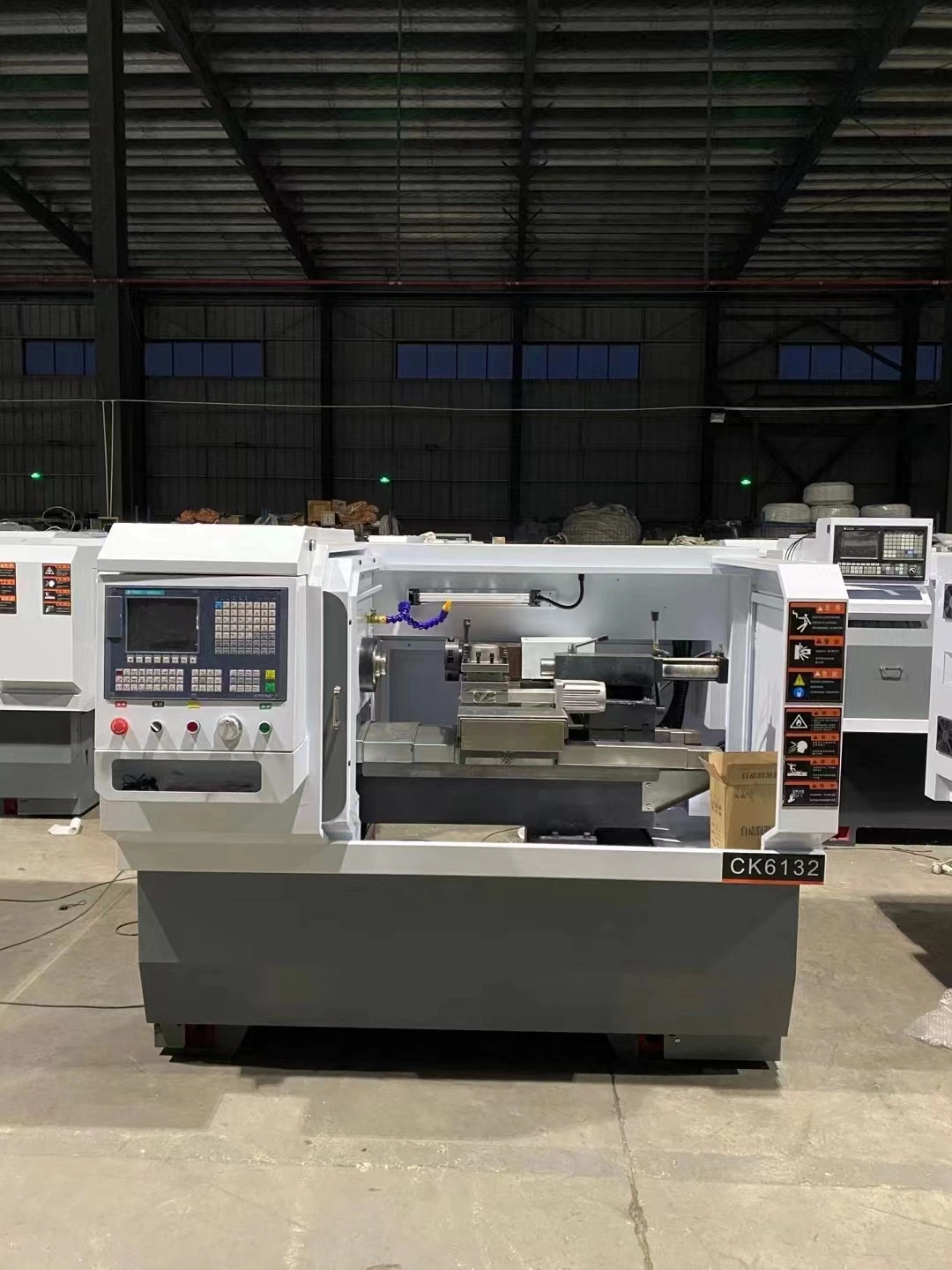 Ck6132 Herramientas de máquina compuesta de torneado y fresado guía lineal Torno CNC