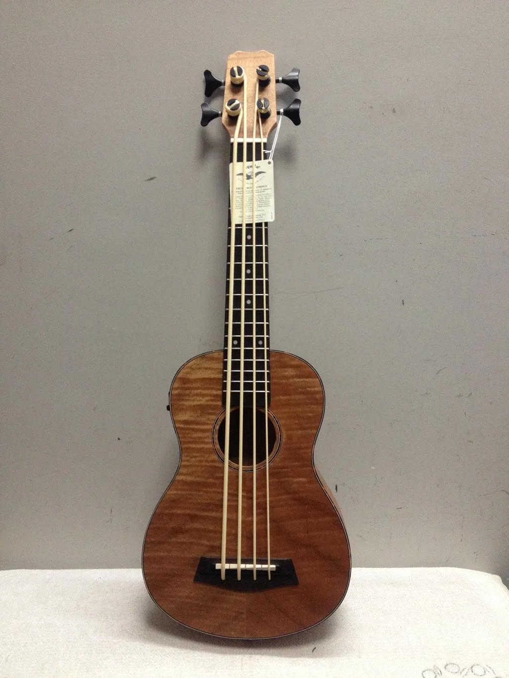 All Flamed Mahagoni Sperrholz Ukulele Bass mit EQ (AUB-52)