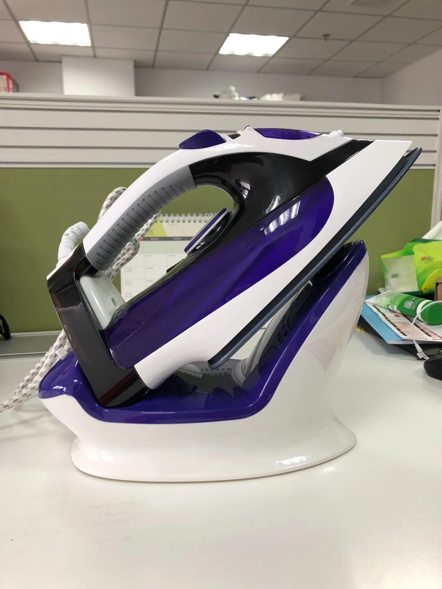 Cordless Steam and Dry 2400 W Iron with Burst of Steam Technology