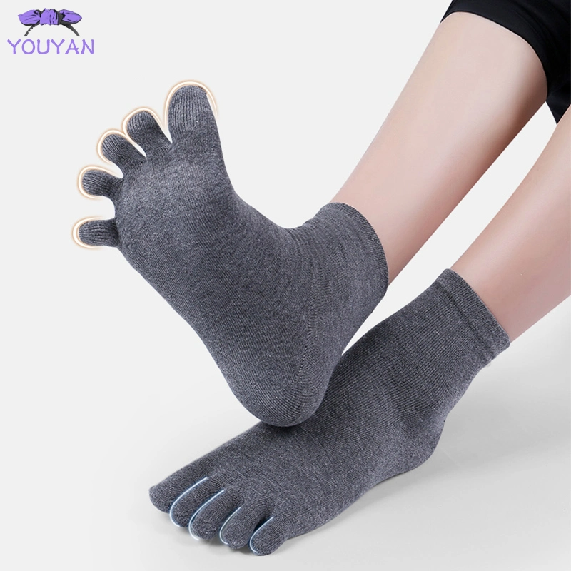 Calcetines de la convergencia de los hombres y mujeres de cinco dedos de los calcetines calcetines de algodón transpirable Deportes la ejecución de Color Blanco y Negro Azul Gris Khaki Café