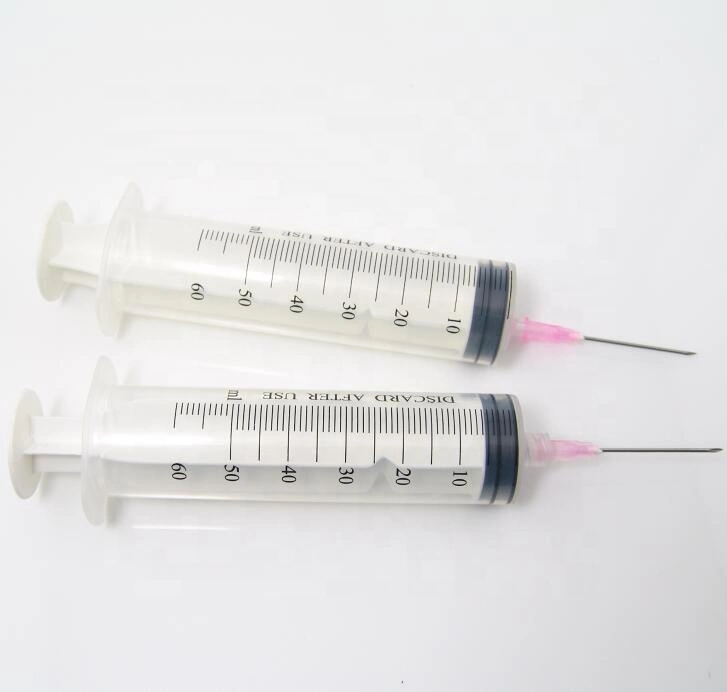 Soins médicaux en plastique jetables à usage vétérinaire avec une aiguille de seringue d'injection