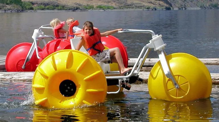 Los productos de la diversión de deportes de agua Agua flotante triciclo Surf Bicicleta de pedal