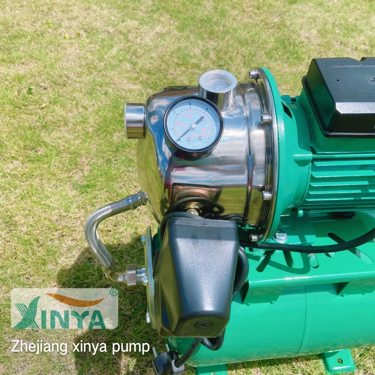 Bomba de agua eléctrica Xinya Auto Priming 220V 50Hz 800W Con depósito de presión 24L