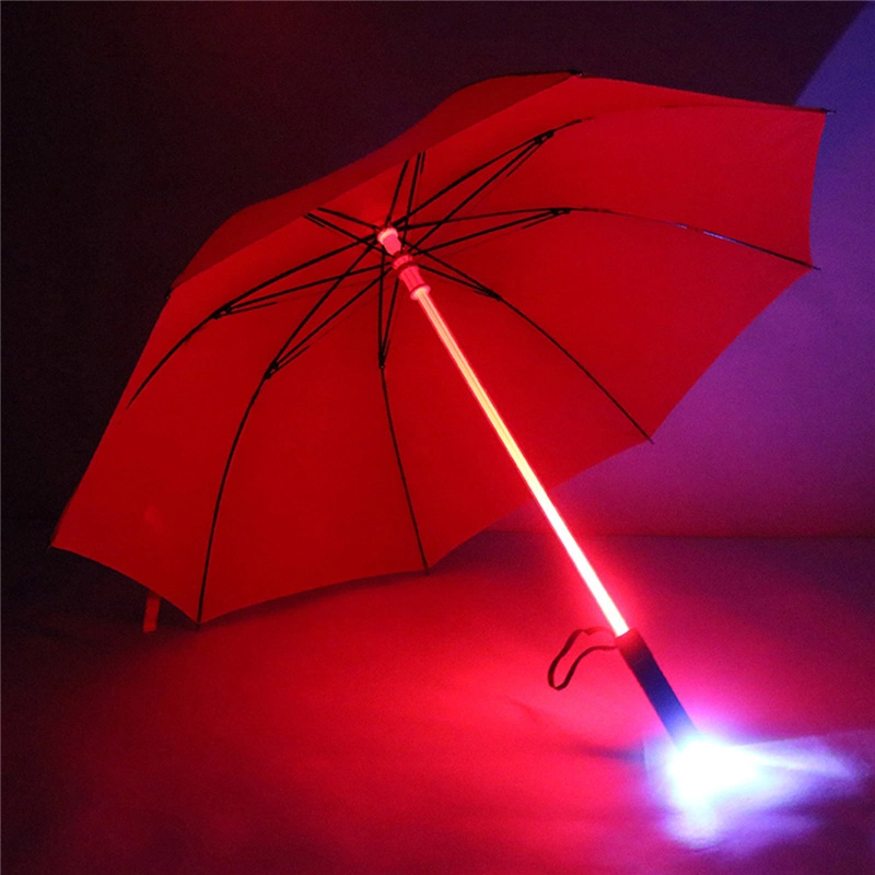 La Pluie de randonnée rouge en plastique transparent parapluie LED Hommes Femmes clignote sur rouleau de support de feu de nuit étanche au vent parapluies