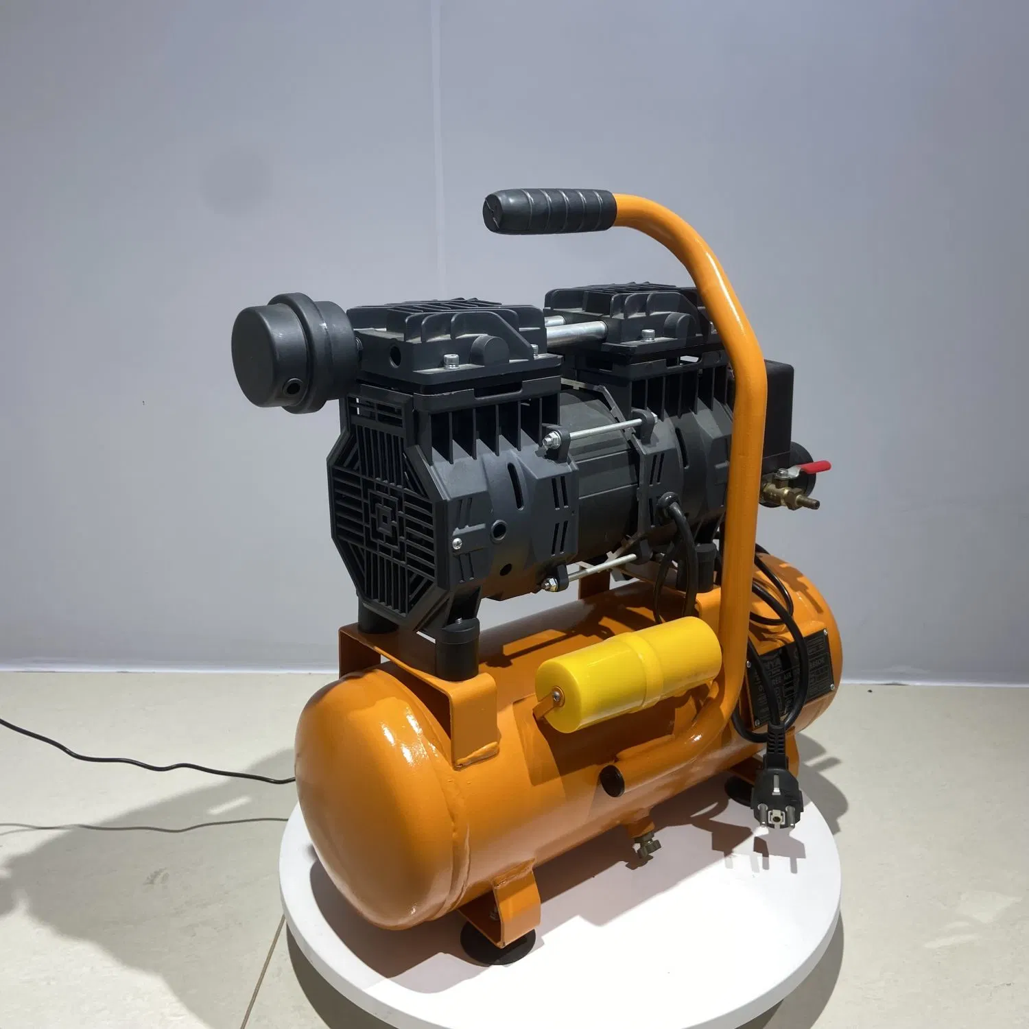 Xinya High Efficiency 220V 50Hz 60Hz 2poles 0.55kw 550W 9L Noiseless Portable Oilless Air Compressor