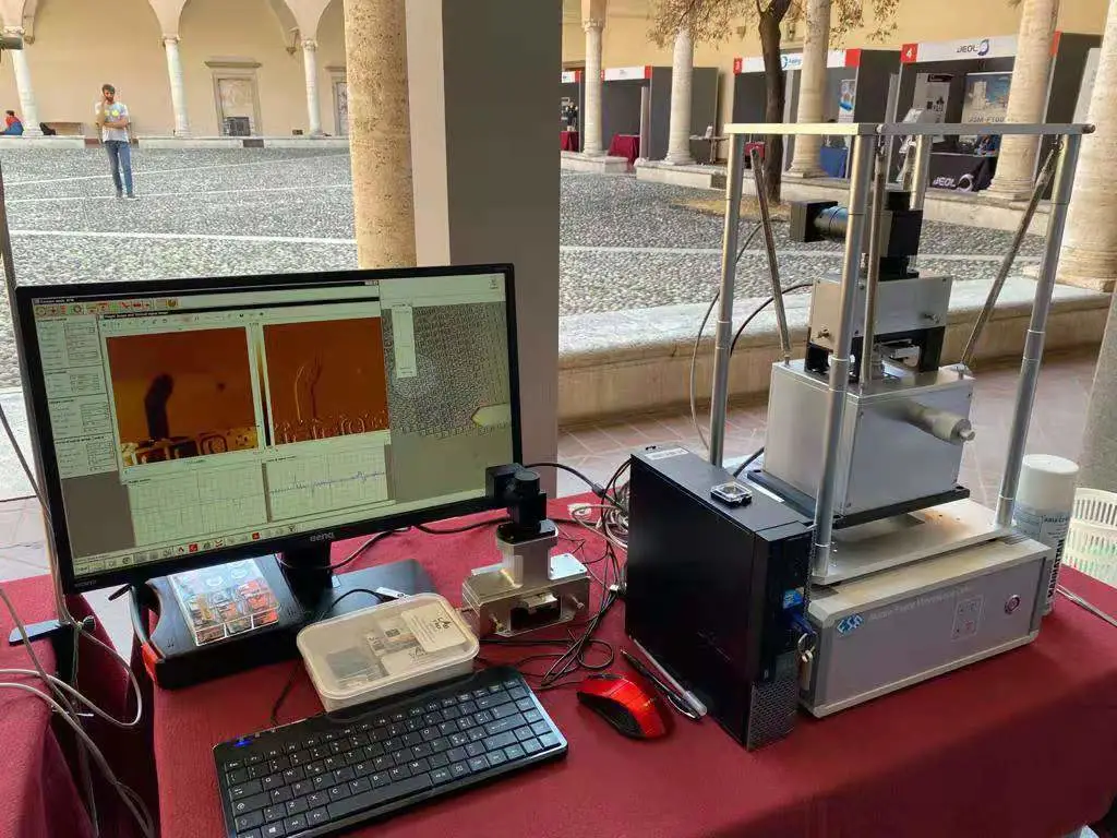 Laboratorio de toma FM-Nanoview instrumento microscopio de la fuerza atómica