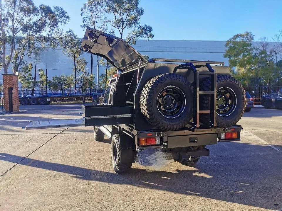 4X4 صينية الألومنيوم الكاملة للشاحنات مع صندوق أدوات مقاوم للماء والغبار بسعر رخيص للبيع. الغطاء