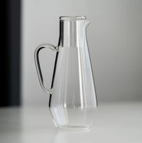 Großhandel Besteck Hitzebeständige Milch Günstige Classic Rund Geblasen Borosilikat Wasser Glas Pitcher Teekannen mit Deckel