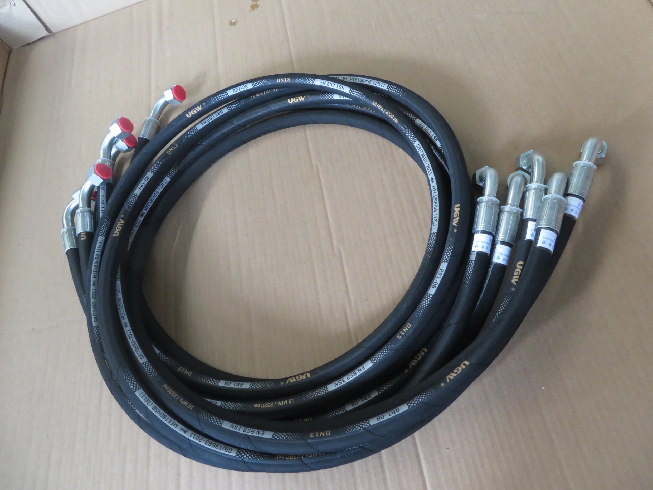 3/8 Inches Pressure Rubber Hose R2at Hydraulic Hose Oil Fuel Application