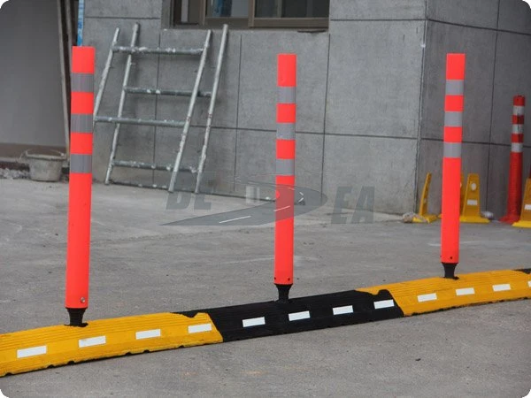 con el sistema de separador de carril de goma flexible para la seguridad vial