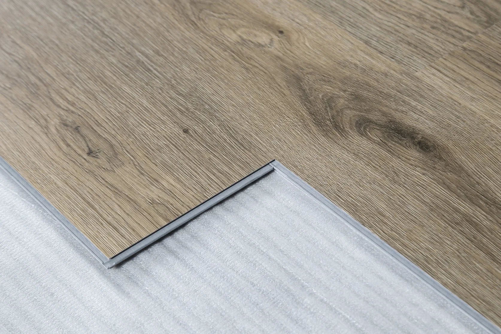 Stone composto de plástico e auto-adesivo Plank Vinil estilo madeira PVC plástico piso piso com preço competitivo Qualidade