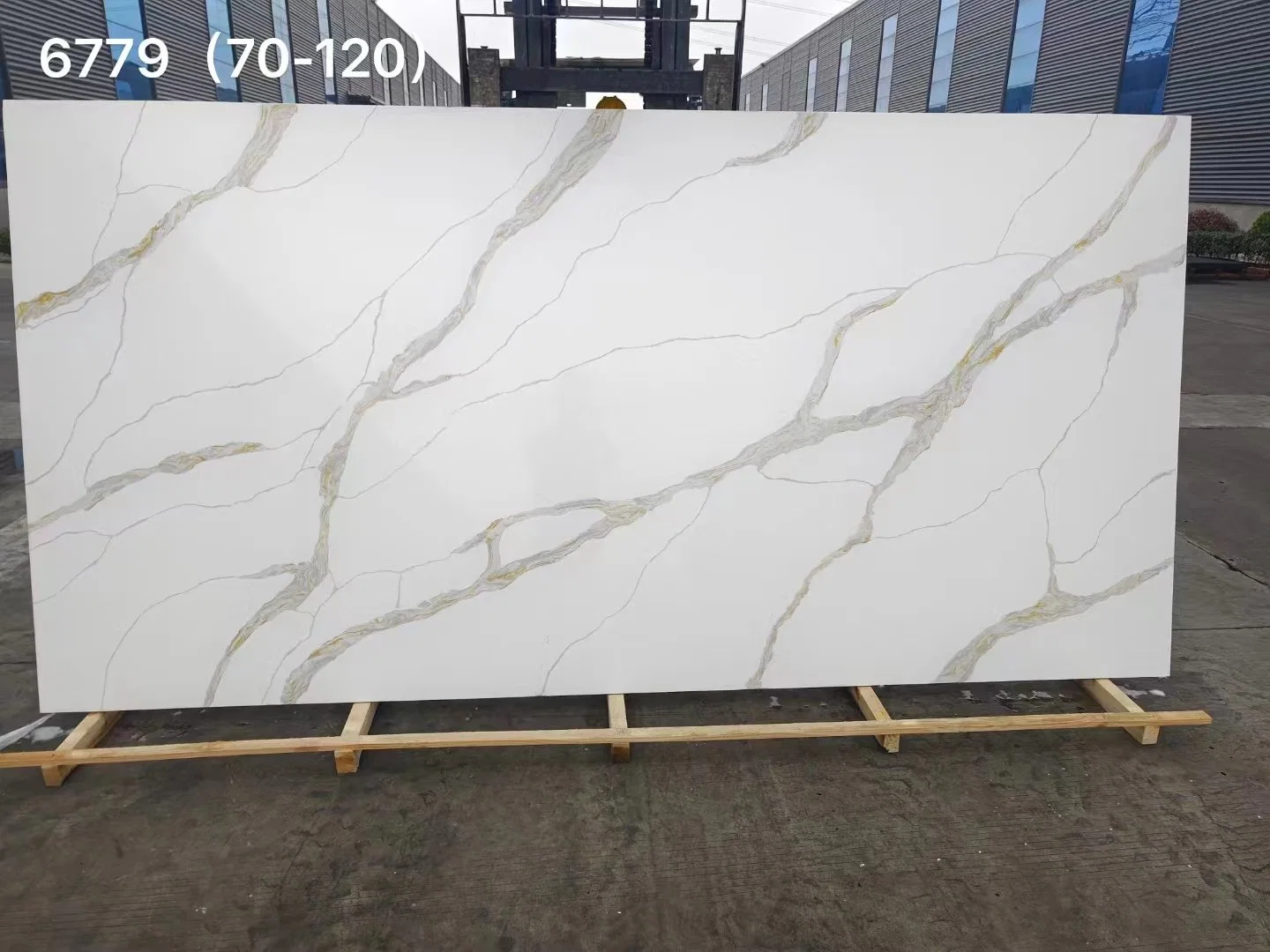 Polished Artificial Quartz Stone for Countertops/Vanity Tops/Hotel Design with Solid Calacatta Surface