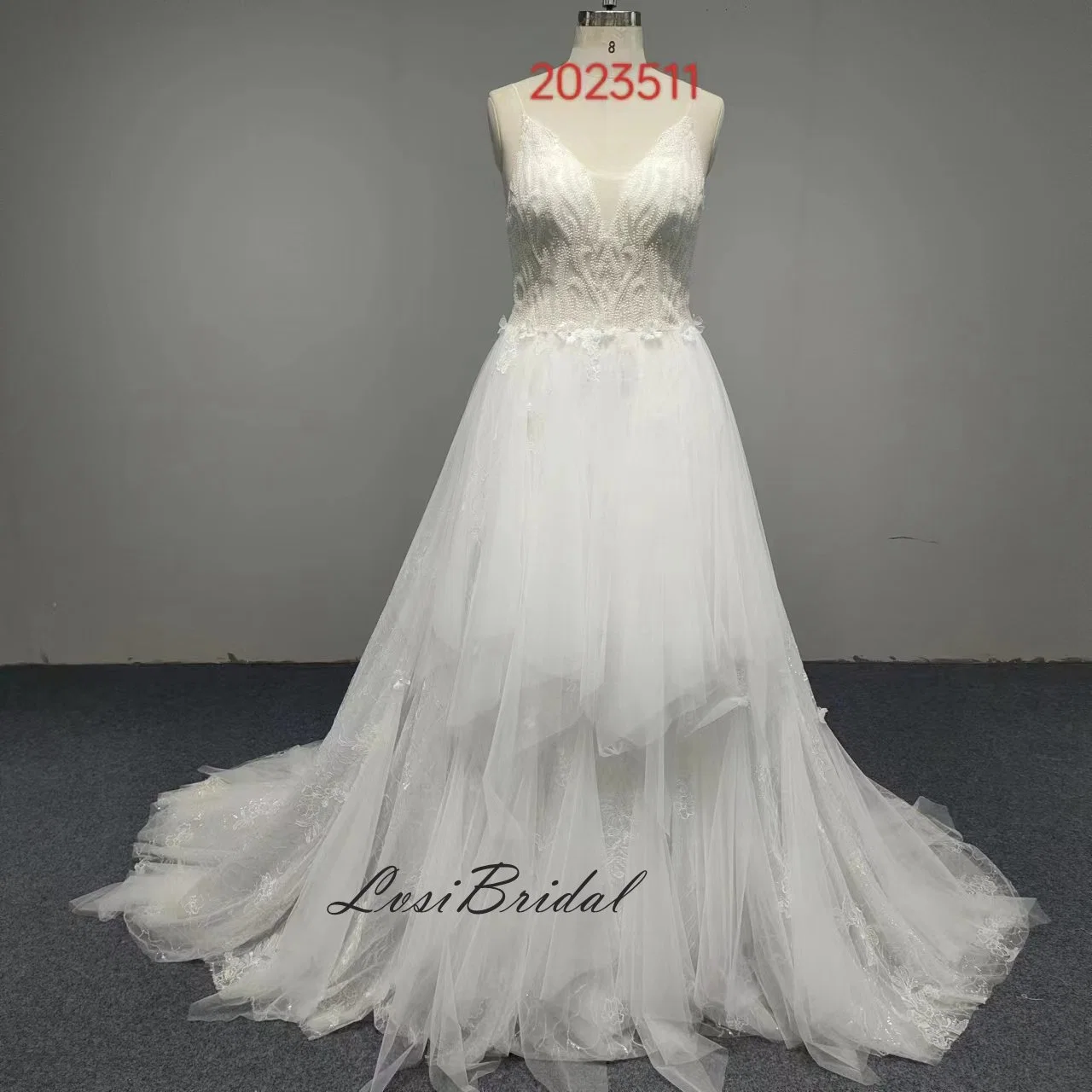 2023511 V Neckline Spaghetti lanières Heavy Beads Bodice Robe de mariage Robes de mariée à jupe de tulle et motif feuilles de Lotus avec soirée en train long Habillez-vous avec Wholesale