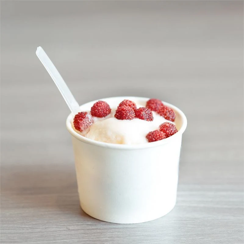 Eco Friendly Biodegradada PE Coating desechable yogur congelado papel hielo Recipiente para taza de crema con tapa de papel de plástico muestra gratuita