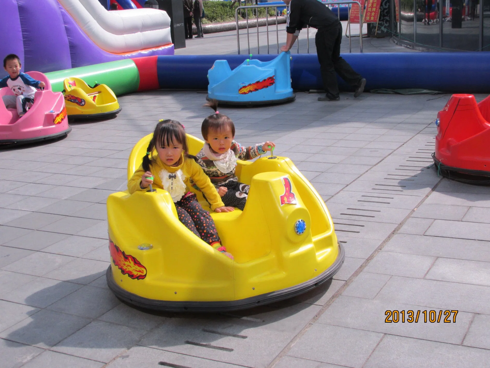 Amusement Park Game Kids Zone Ride on Electric Bumper Cars for Children