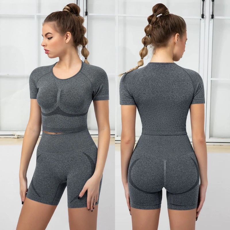 Hot-Sale TikTok Contour Design passende Yoga-Sets Sommer Gym Wear für Frauen, stilvolle Nahtloses Kurzarm Crop Top + Butt Lifting Biker Shorts Laufoutfits