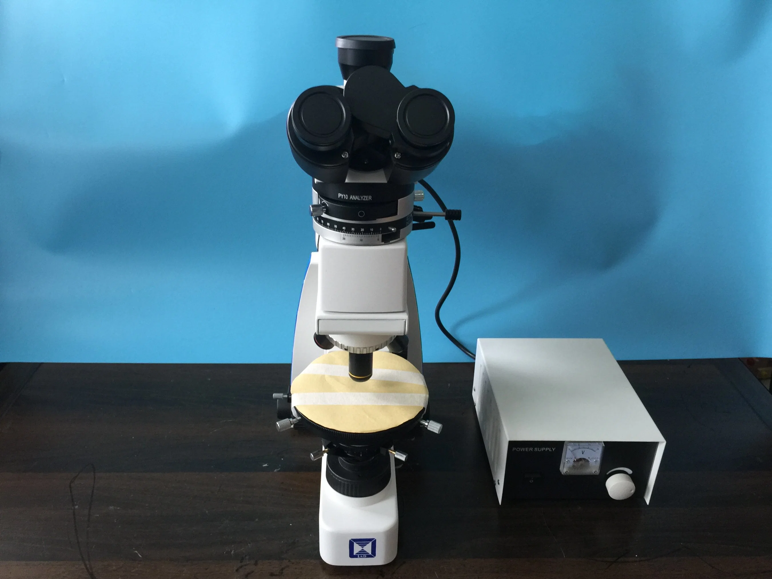 Transmite y refleja la iluminación del microscopio de polarización Trinocular Digital (LPS-302)