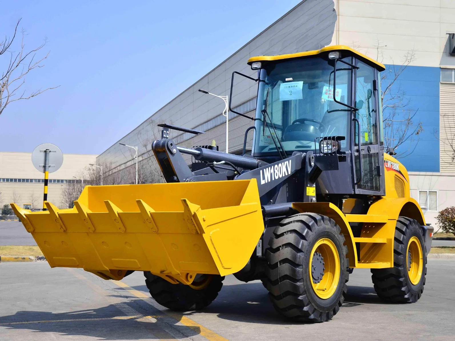 Sale China Famous Brand 1.8 Ton Front Wheel Mini Loader Lw180kv with Best Price