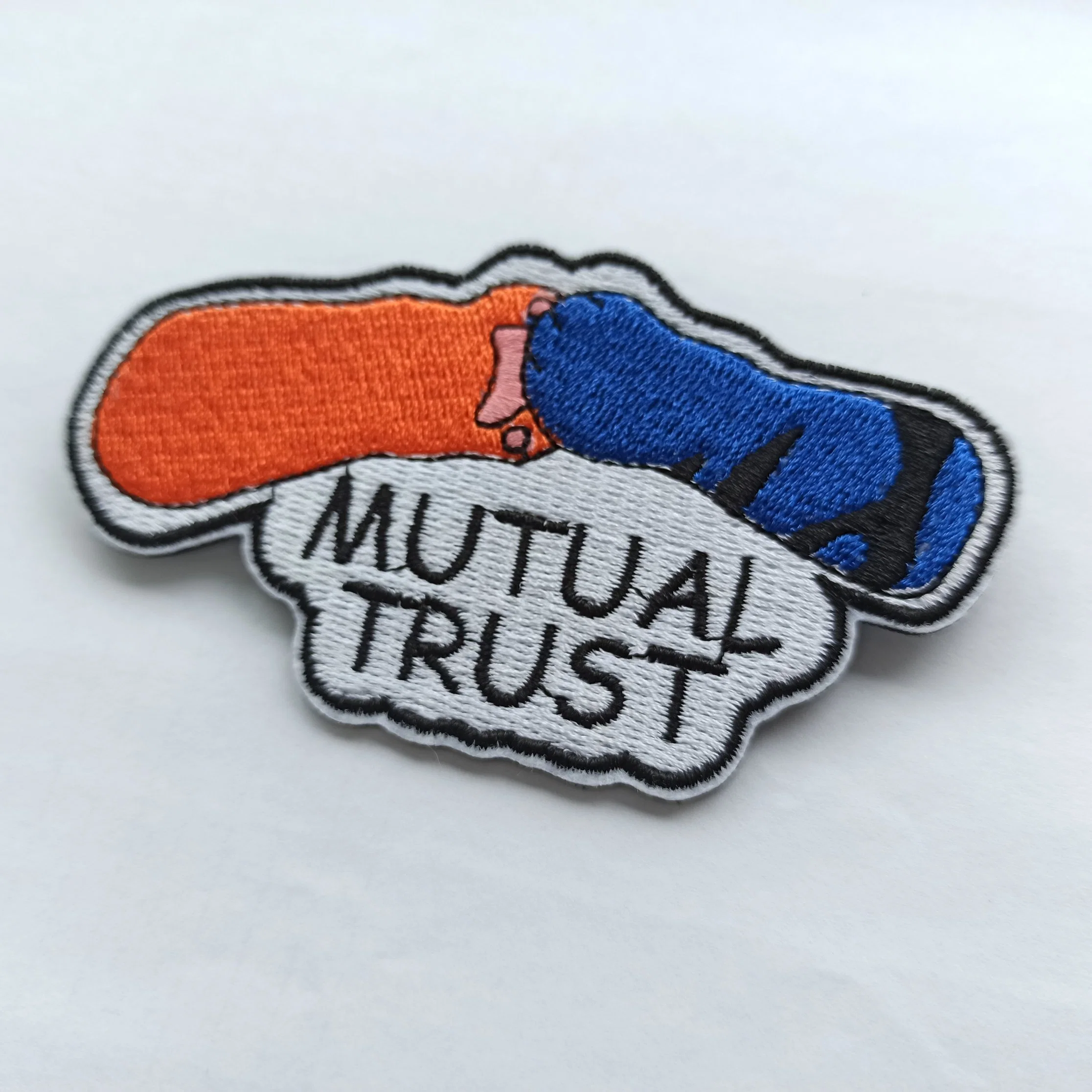 Customized 3D Embroidered Sew on Badge for Clothing/Hats/Toys