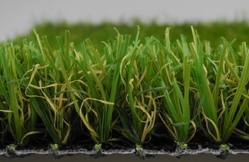 Un aspecto natural verde pradera de césped artificial de alfombras para el paisaje, su uso en casa amago de césped artificial